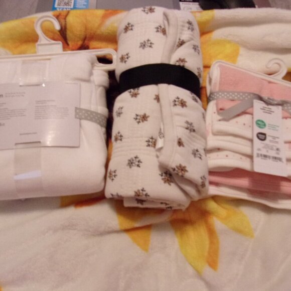 Bundle Baby Girl Bath Towels, Swaddle Blanket, and onsies. New - Picture 2 of 2